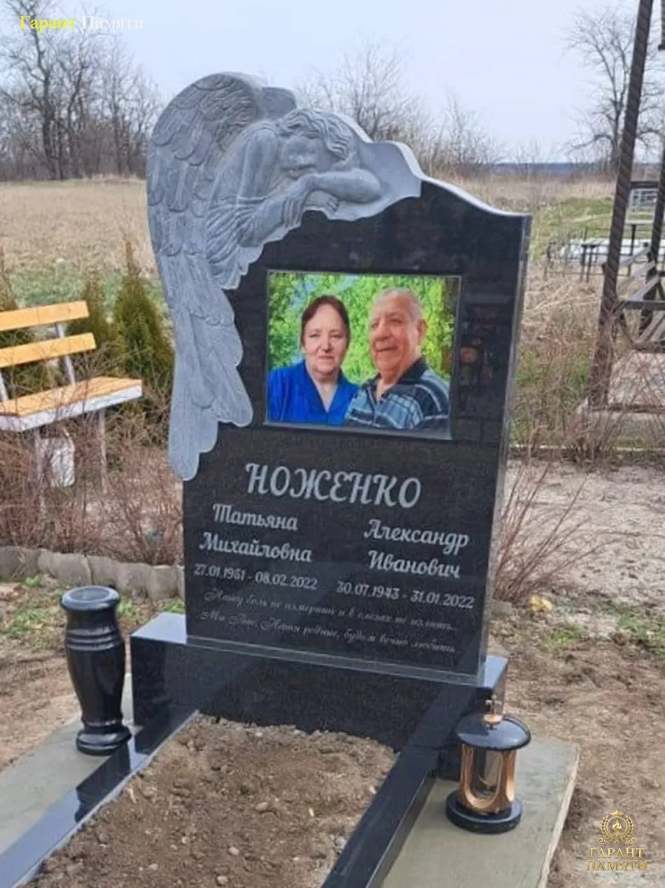 Памятник из гранита Ангел 6